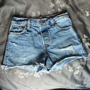 Levi’s wedgie jean shorts